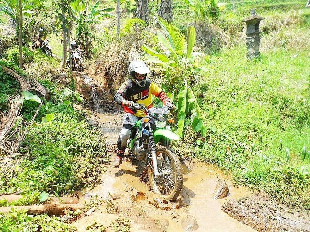 Dirt biking Bali.jpeg