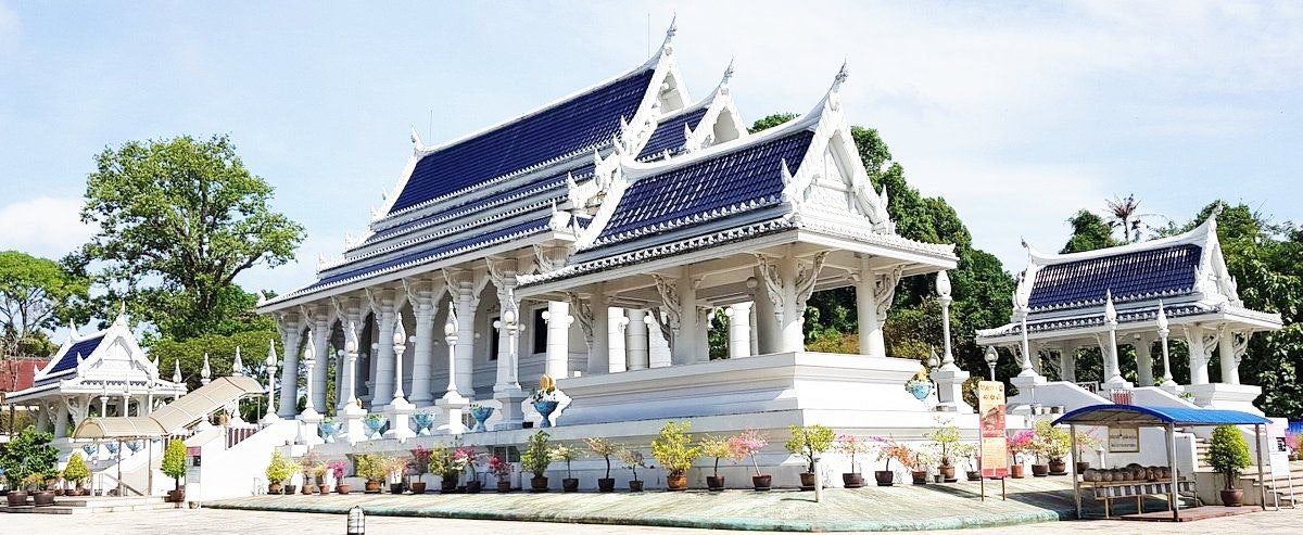 Wat Kaew Korawaram.jpeg