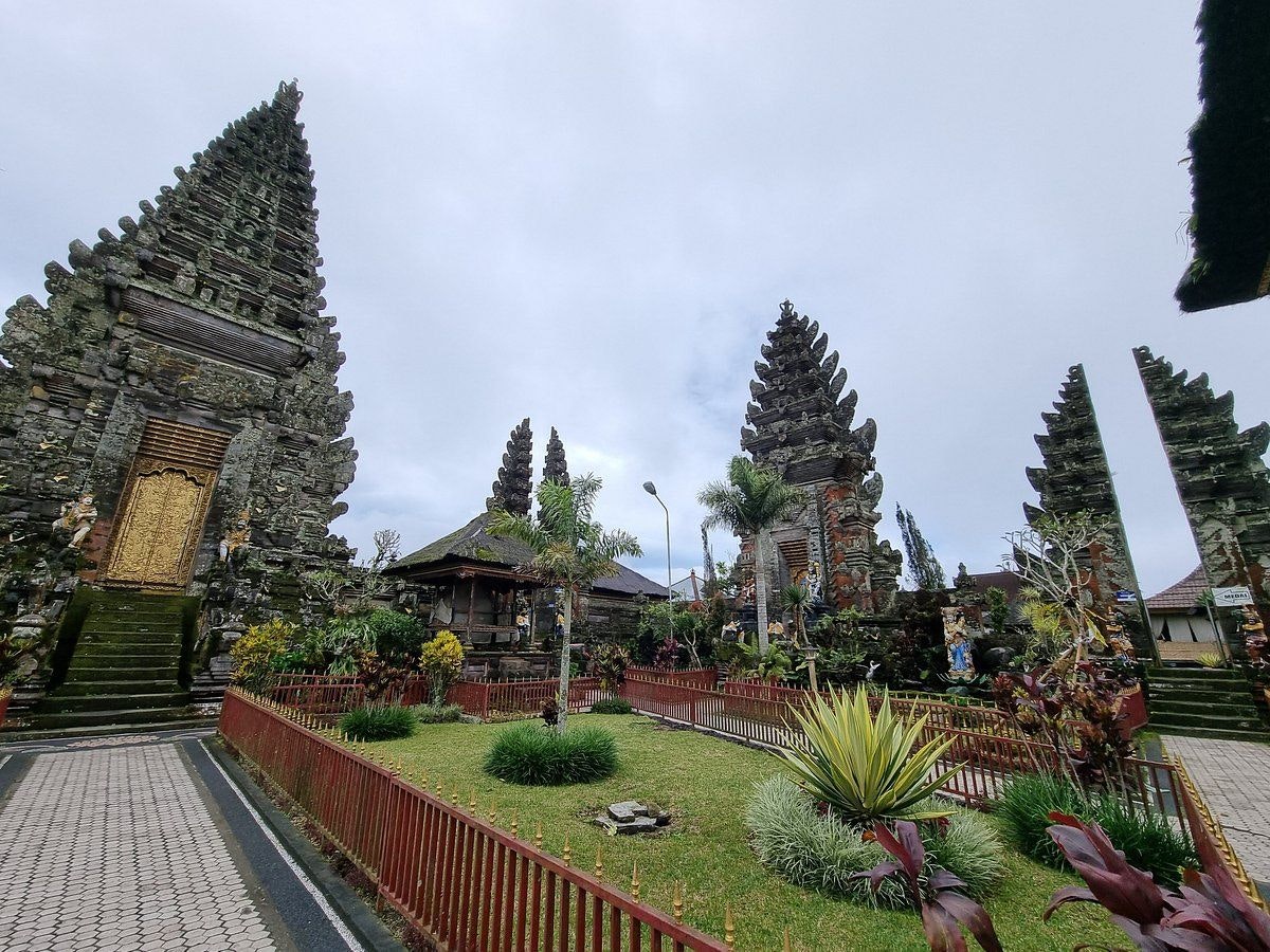 Ulun Danu Beratan Temple in Bali - Pickyourtrail