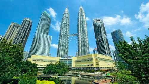 Kuala Lumpur City Centre Excursion - National Museum,National Mosque,Grand Sultan Palaces & Petronas Towers.