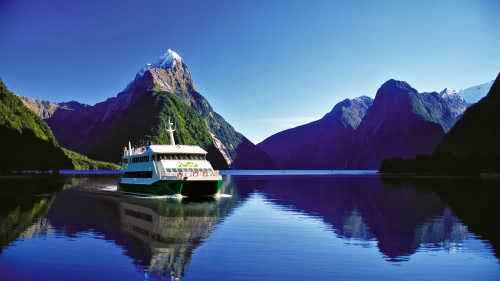 Timeout at the Milford Sound Coach and Cruise with magnificent scenery and complete informative commentary