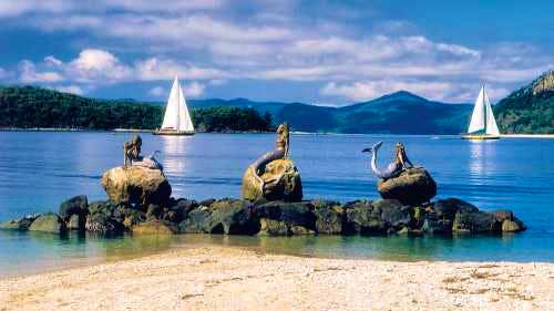 Exciting Daydream Island Cruise & Island Stay in the heart of the Whitsundays with delicious lunch scenes
