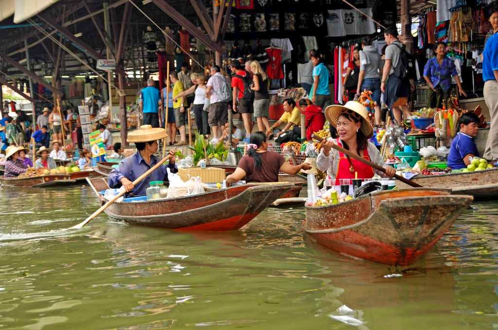 Pattaya Floating Market for souvenir shopping and a great selection of high quality wares such as clothing & handicraft