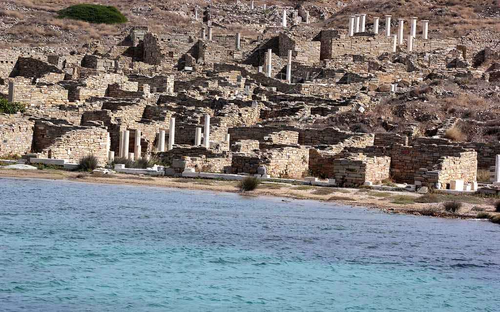 Visit Archaelogical site of Dilos