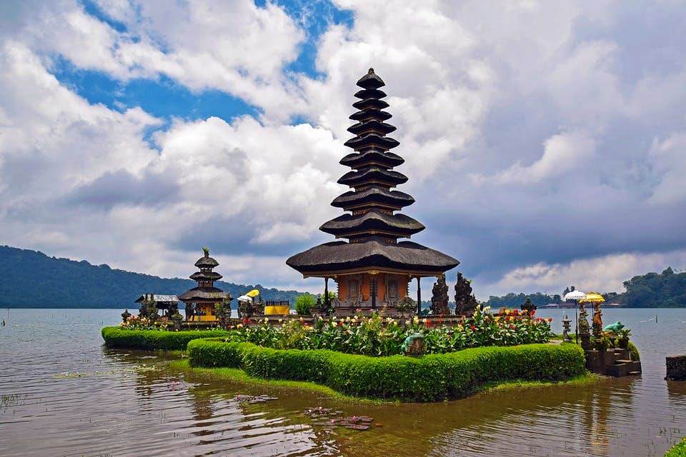 Car hire for 10 hours in Bali with a private chauffeur for recommendations and places to visit