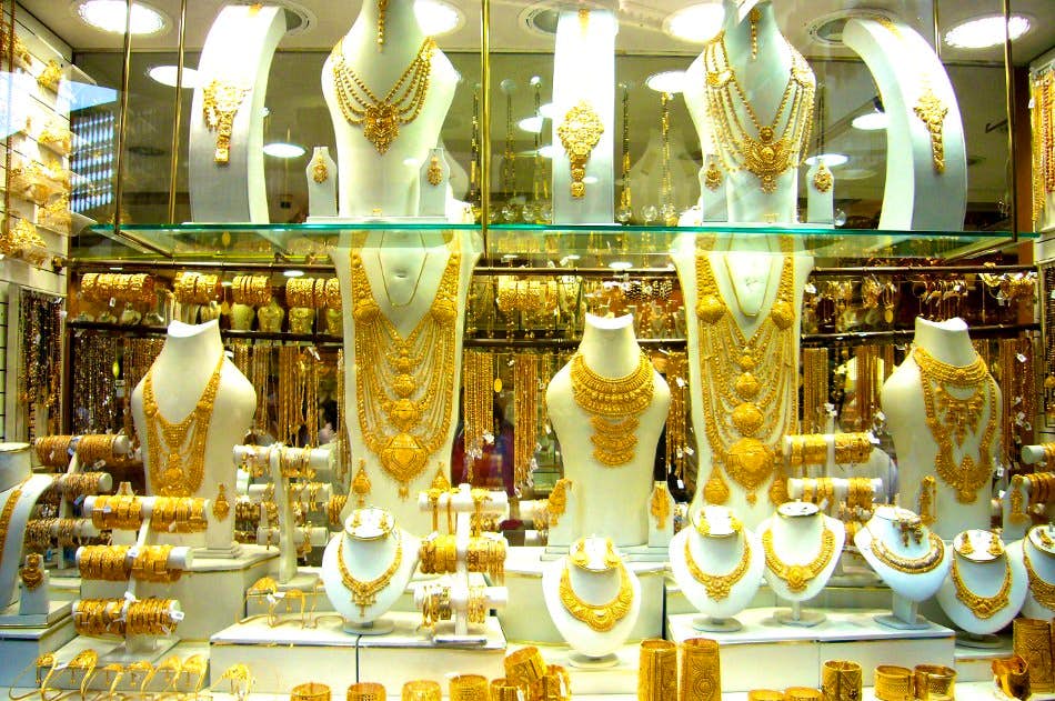 Souk Shopping – Buy Gold, Spice, Perfume & Textile at Best Price