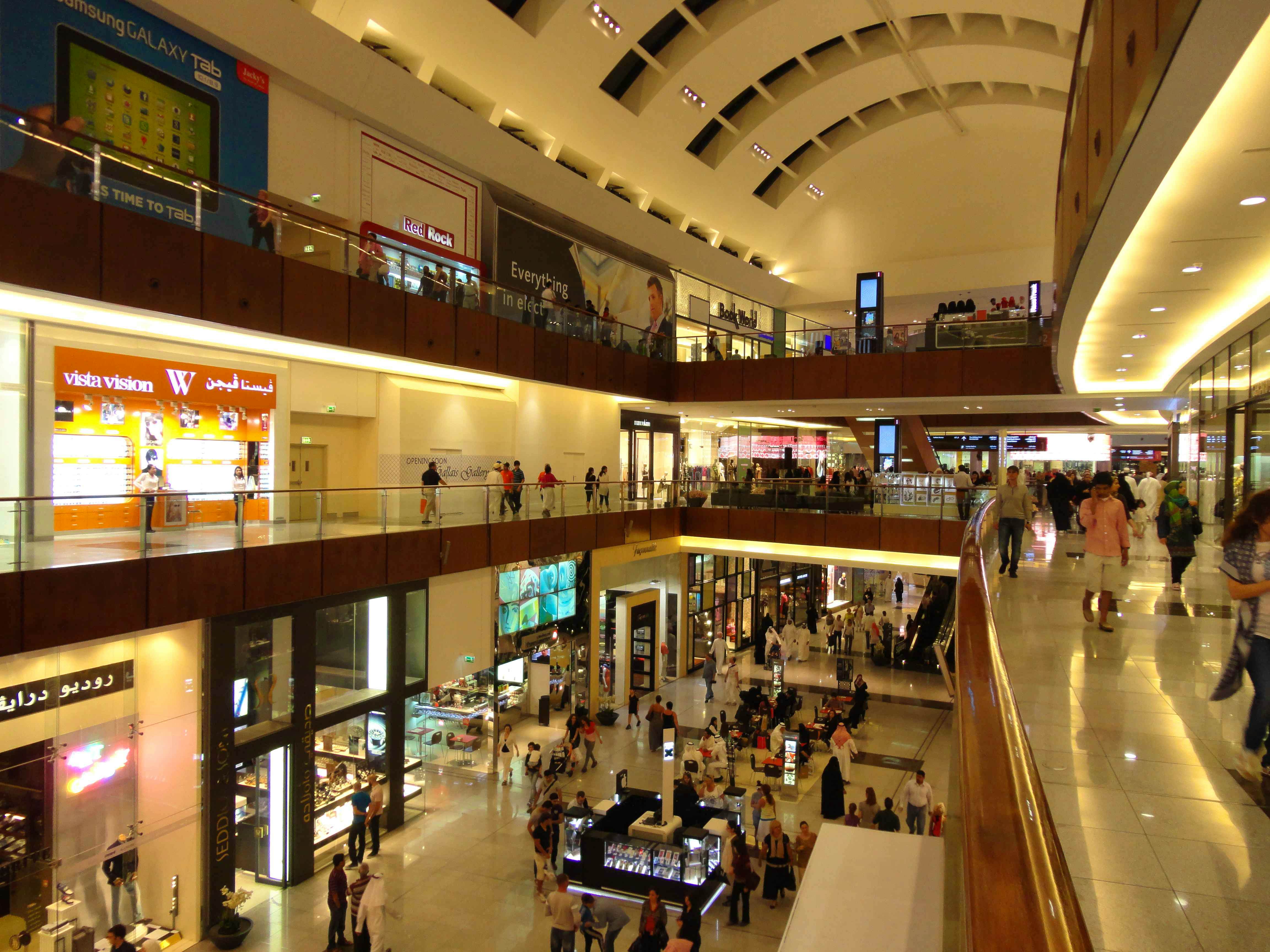 Explore Dubai Mall: 1200 Stores + 200 Restaurants + Activities & Attractions