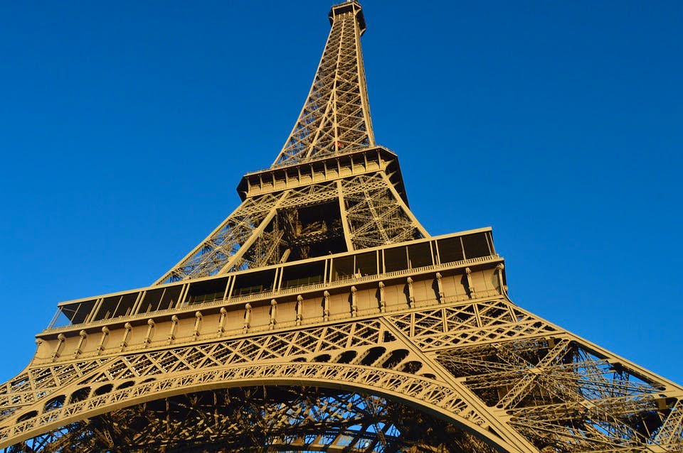 Skip the Line Ticket: Eiffel Tower Summit Priority Access with Host
