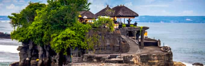 Guided Temple Tour: Taman Ayun, Ulundanu, Handara Gate, Banyumala water fall 