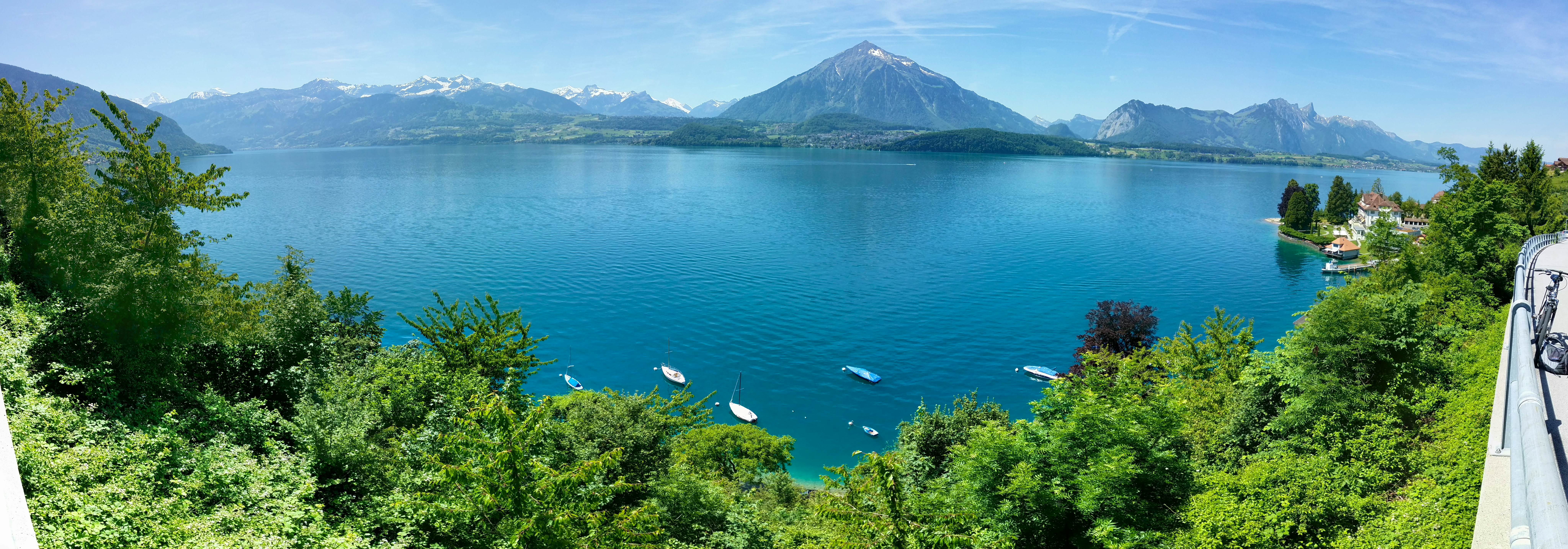 Private Lake Thun and Lake Brienz Express Tour from Interlaken