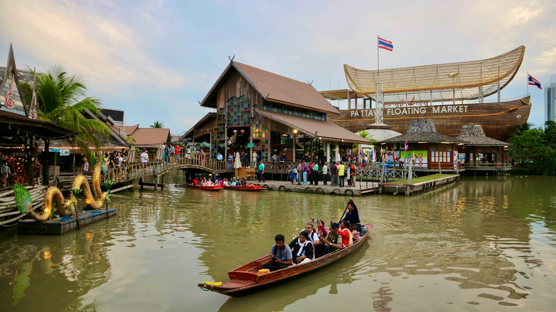 Pattaya Floating Market (Amphibious Boat 30 Minutes)