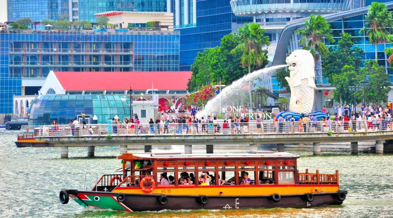 Singapore Flyer With Time Capsule and Singapore River Cruise On Private Basis