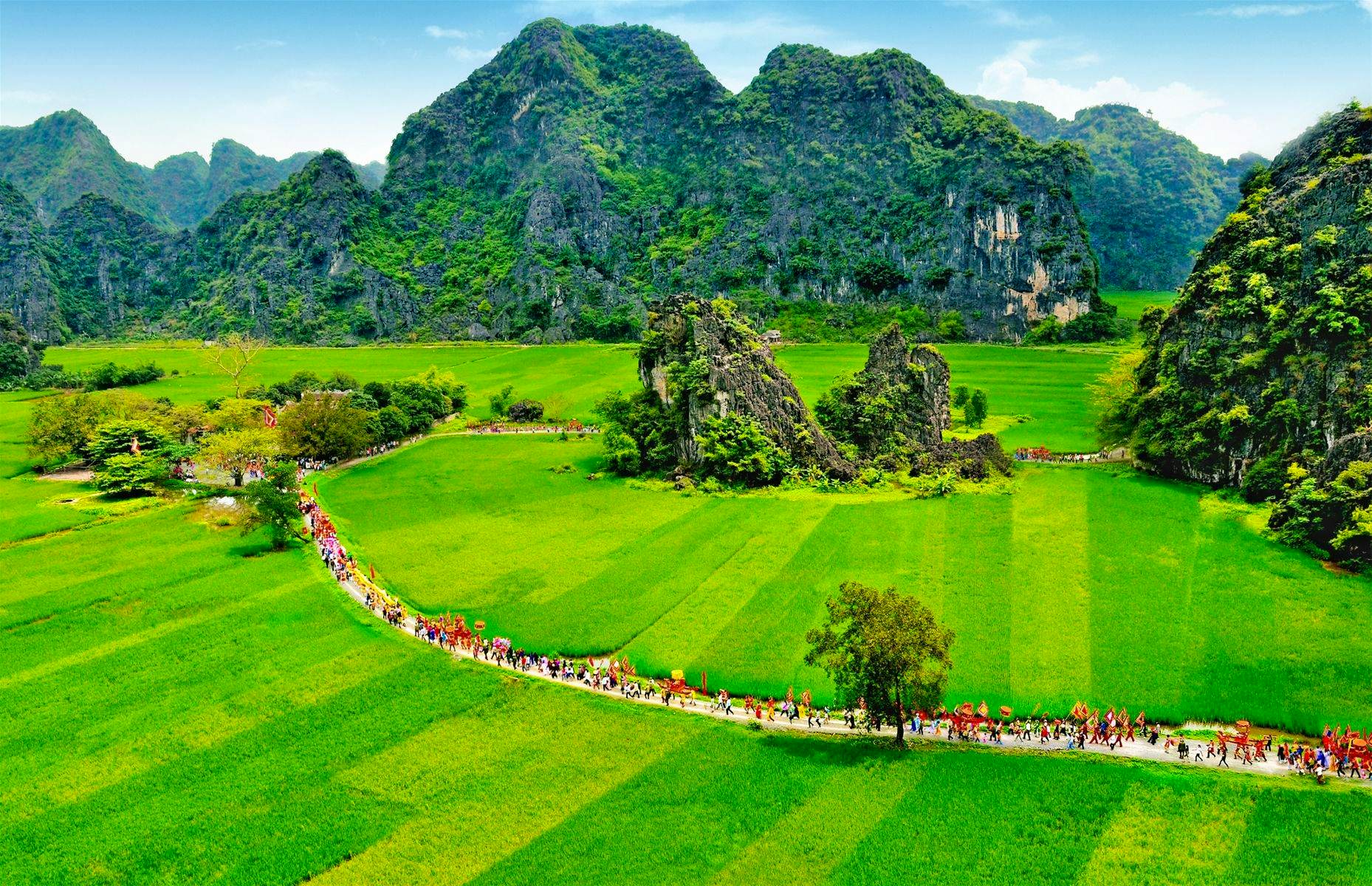 Full Day Tour To Ninh Binh (Trang An - Bai Dinh) With Private Transfers