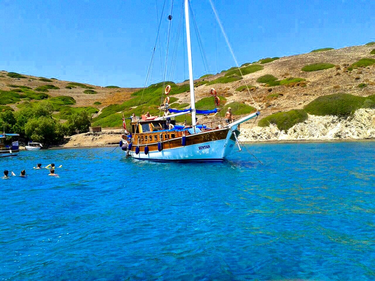BODRUM PENINSULA CRUISE BOAT TOUR WITH LUNCH & DRINKS