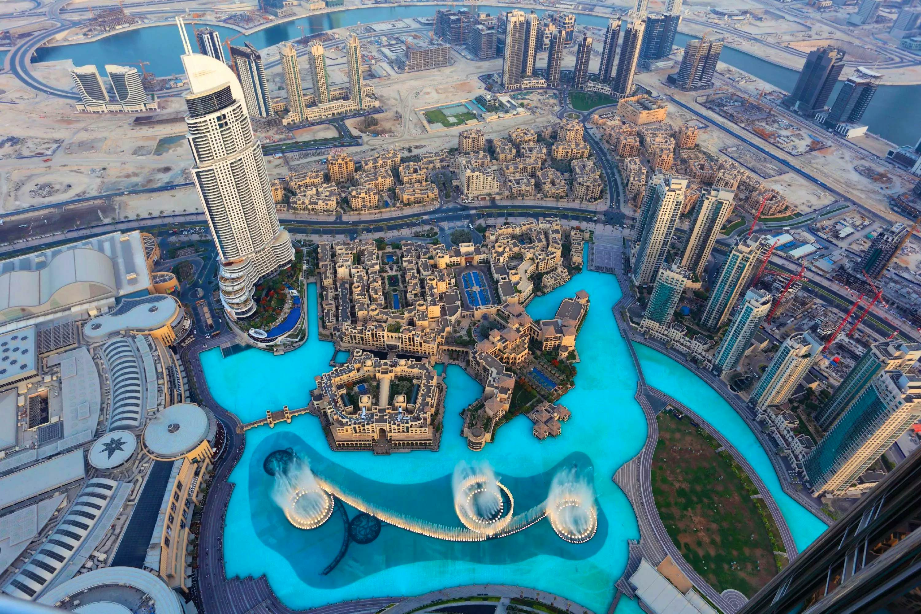Standard-  At the Top Burj Khalifa - 124 & 125 Floors (Non Prime Time) + Dubai Aquarium & Underwater Zoo with Shared Transfers 
