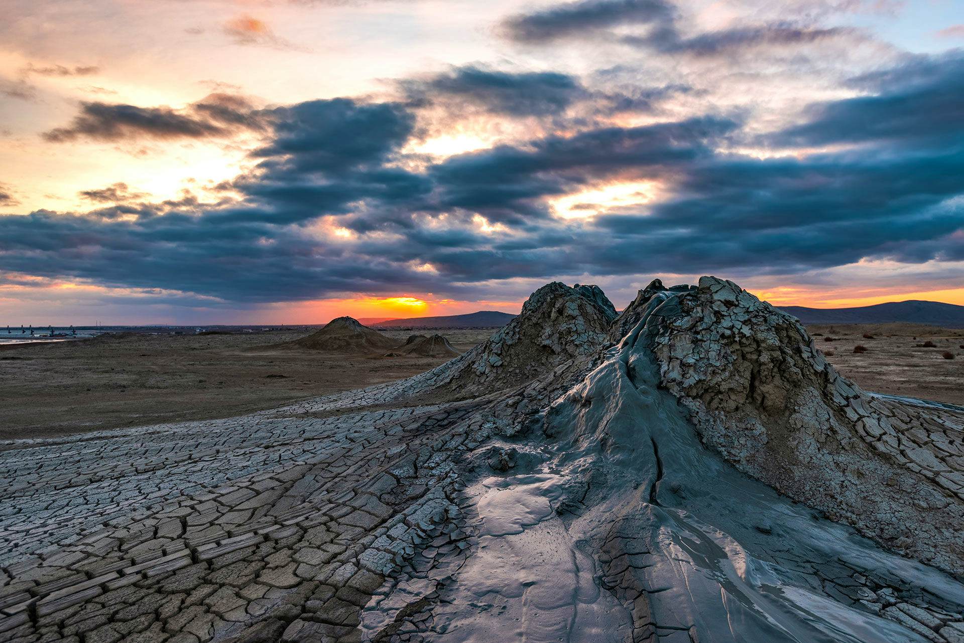 Half Day Mud Volcano And Gobustan Tour Including Private Transfers And Entrance Tickets