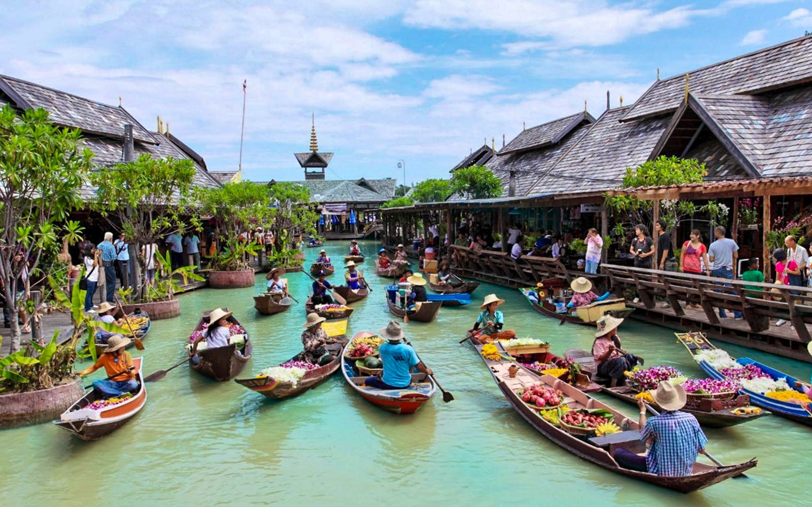 Pattaya - Enroute Floating Market and Rowing Boat for 20 Min with Private Transfers