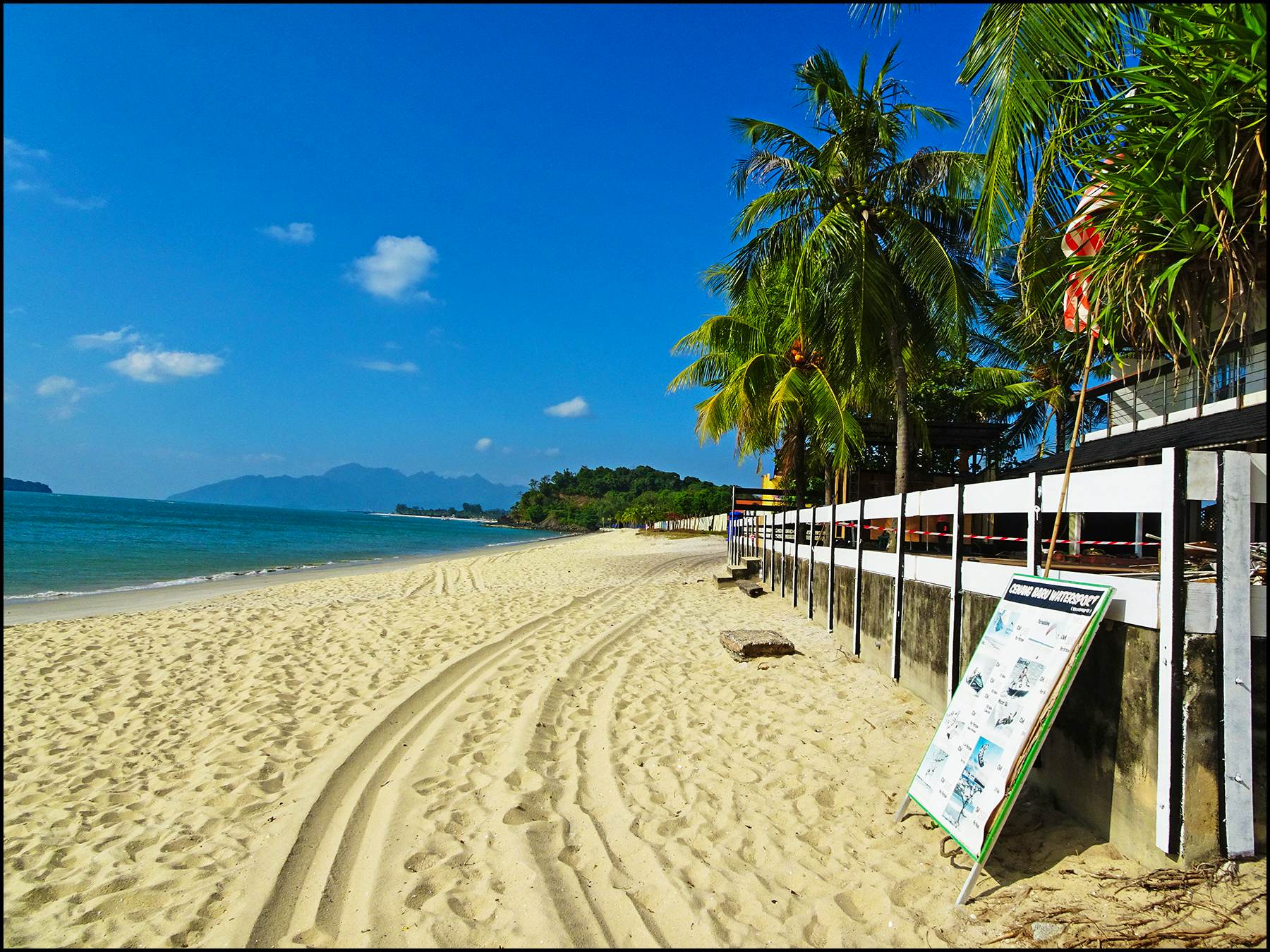 Visit Pantai Cenang Beach 