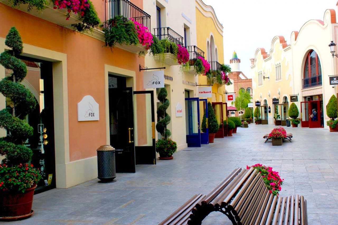 Exclusive Shopping Day Experience at La Roca Village