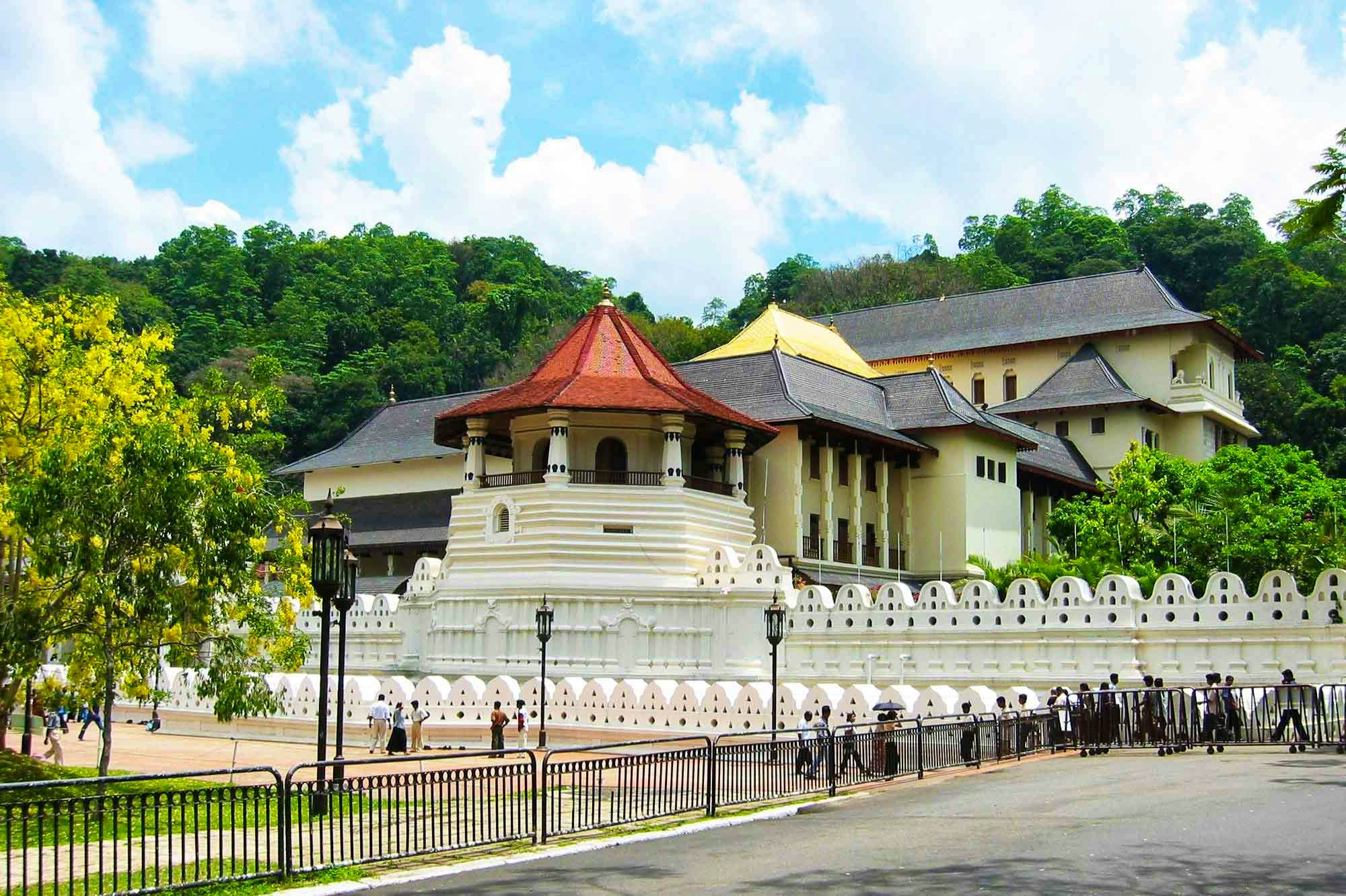 Kandy Temple of tooth ( 1.5 Hours) - PVT Transfers