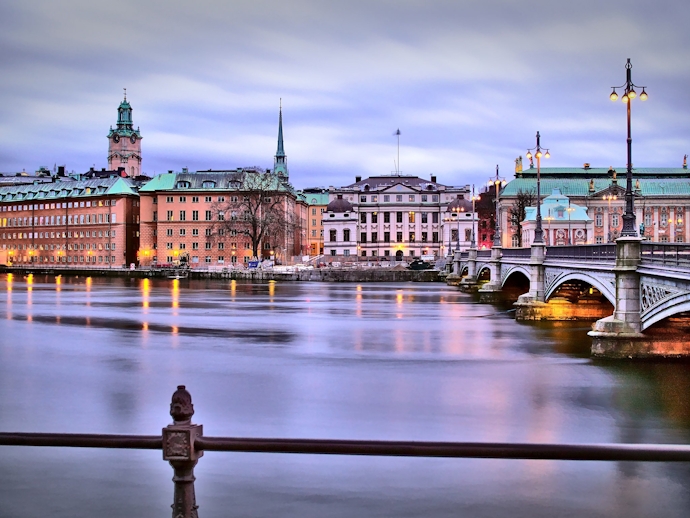 Enchanting Sweden Northern Lights Adventure: 8-Night Tour Package