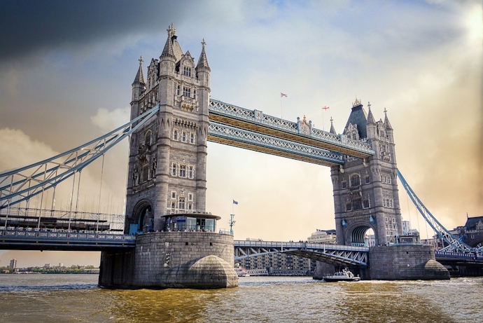 Lovely 6 Nights London and Paris Vacation Packages