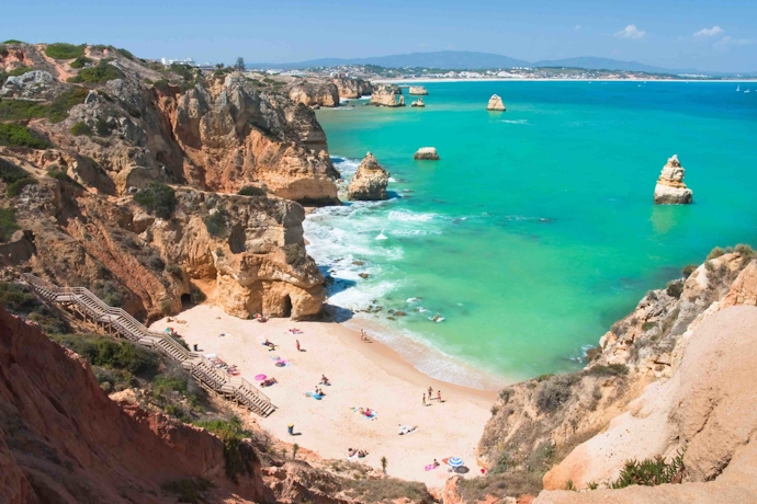 Inexpensive 8 night itinerary to tour Portugal