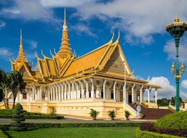 Inexpensive 8 night itinerary to tour Cambodia.