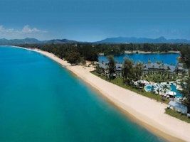 Luxury extraordinaire : the exotic Phuket honeymoon