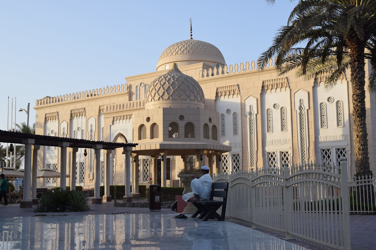 Jumeirah Mosque In Dubai Tour Packages